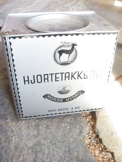 Pen boks fra NORSK HYDRO HJORTETAKKSALT 50 - 60 tallet Ca 21*14 cm stor 20 cm høg