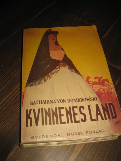 DOMBROWSKI: KVINNENS LAND. Historien om en tapt nasjon. 1. utgave, 1941.