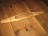 Gammel vevskyttel, ca 33 cm lang. Merka BPC. 