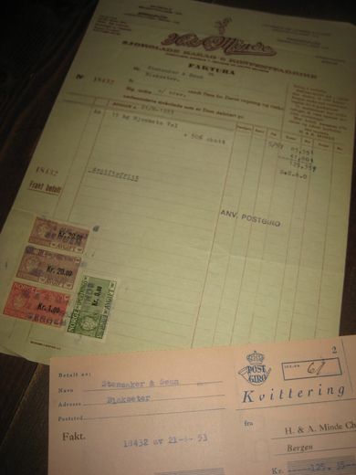 Minde SJOKOLADE - KAKAO & KONFEKTFABRIKK 21 8 1953 med kr 41 80 i stempelmerker