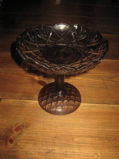 Pent stettfat i mørkt glass ca 16 cm i diameter