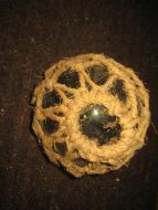 Pen stor kavlkule ed pen seis brukt ved garnfiske i gamle dager ca 12 cm i diameter 30-40 tallet Dette er kule nr 5