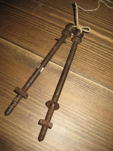 Bolter på 17 cm kuler med hull i toppen kva er no dette? 2 stk selges under ett