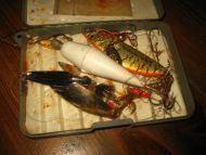 Sølvkroken sluk boks med noe innhold dette er A3