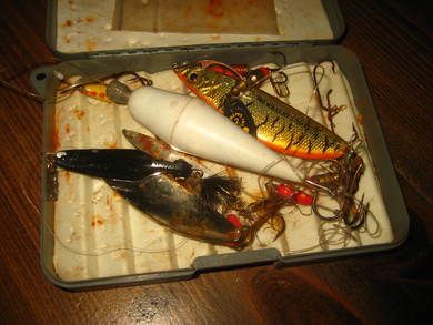 Sølvkroken sluk boks med noe innhold dette er A3