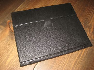 Mappe i skai med ubrukt notatblokk og penn 60-70 tallet