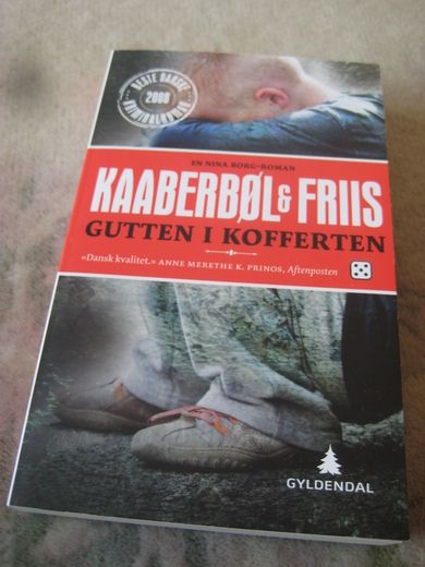 KAABERBØL & FRIIS: GUTTEN I KOFFERTEN 2011