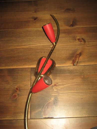 Pen vegglampe fra 60 tallet ca 46 cm høg Ledning er klippt så ny ledning må settes på Dette er ikkje vanskelig