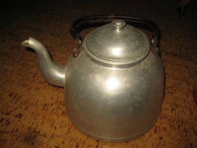 Stor kaffekjel fra 40- 50 tallet Ca 23 cm i diameter 20 cm høg uten hank