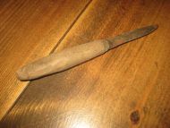 Liten kniv fra eldre dager ca 14 cm lang