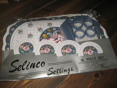 Brikke med serviettringer etc Selinco 80 tallet