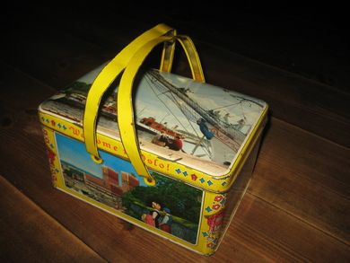 Pen boks fra Stabburet Gunnar Nilsen ca 22*15 cm stor 12 cm høg 60 tallet