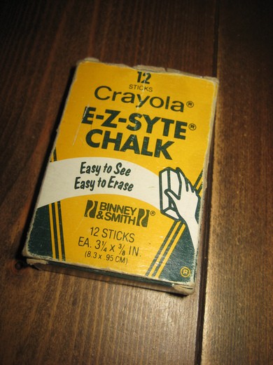 Eske med noe innhold, Crayola CHALK. 
