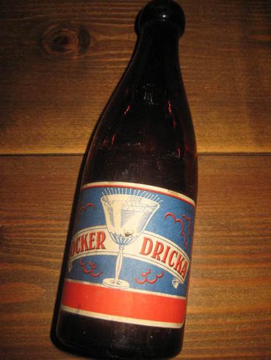 Gammel, sjelden flaske med pen etikett, SOCKER DRICKA. Ukjend produsent, tidleg 1900
