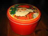 Kakeboks med julenisse motiv ca 22 cm i diaeter 12 cm høg 40 tallet