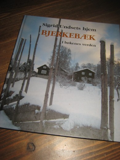 Åslund: Sigrid Undset's hjem BJERKEBÆK. I bøkenes verden. En presentasjon av boksamlingen på Bjerkebæk 2007.  2007.