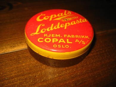 Boks med innhold, Copals Loddepastta. Fra Kjem. Fabrikk copal, oslo, 50 TALLET.