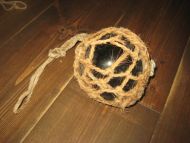 Kavlkule med skade brukt ved garnfiske i gamle dager Fra forige århundreskifte Ca 12 cm i diameter mørk grønn