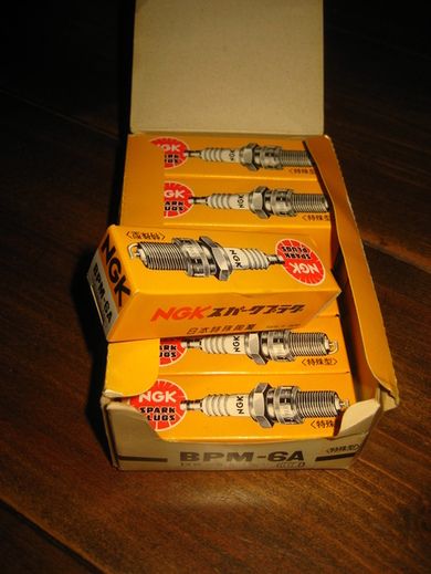 Eske med 8 pakker plugger BPM-6A Selges samla