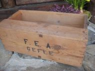 Treeske fra tidleg 1900 ca 50*27 cm stor 20 cm høg merka 