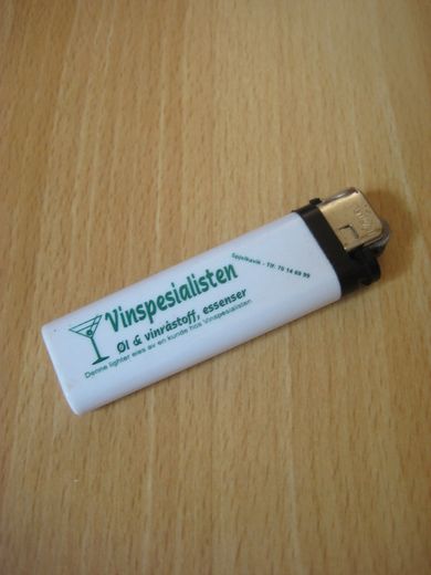 Sigarettenner med reklame for Vinspesialisten, Spjelkavik.  70 tallet.