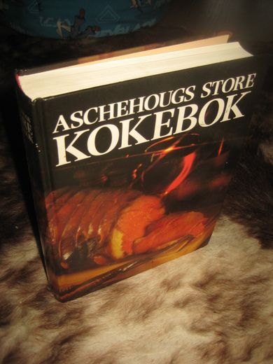 ASCHEHOUGS STORE KOKEBOK. 1992.