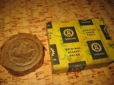 Eske med innhold for VOLVO GENUINE SPARE PARTS 7011082