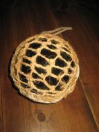 Pen kavlkule med pen seis fra tidleg 1900 Brukt ved garnfiske på den tid Ca 13 cm i diameter mørk grønn Merka CM