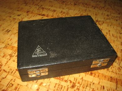 Pen eske fra legekontor i Bergen på 20-30 tallet esken er tom