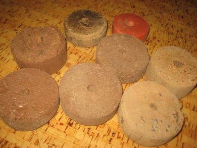 Lot med gamle garnkorker brukt ved garnfiske i gamle dager kan brukes til så mangt Du får denne loten som du har bestillt dette er lott kork nr G