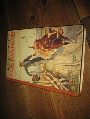 HOLT KÅRE: TORE FINNER VEI 1940