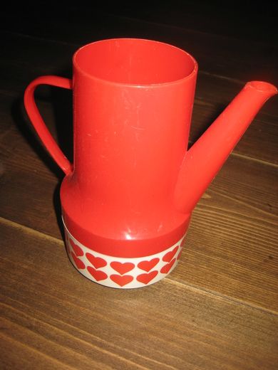 Kanne til leikesett, plast, 60 tallet. Ca 15 cm høg.