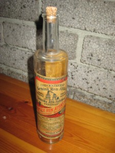 Flaske uten innhold, CONSENTRERAD KEMISK REN ATTIKA. 40 tallet.