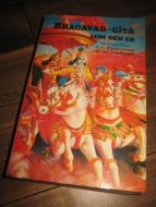 Bhaktivedanta: BEGAVAD GITA SOM DEN ER. 1982.