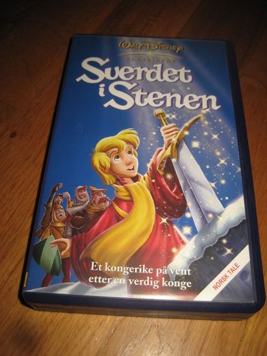 Sverdet i stenen. 1963, 76 min.