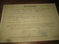 POLITIATTEST om kjøp av sprengto, tennmidler og ammunisjon. 18/1 1958. 25 kg dynamitt.