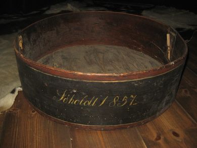 Gammel flatbrødkorg fra 1857 merka Anne Sofia Jensdotter Søholt