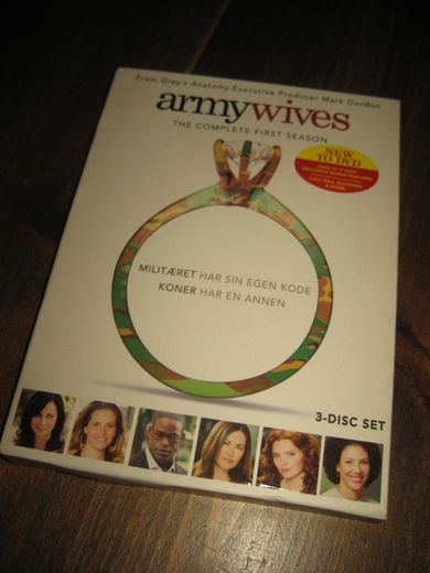 army wives The complete first season 3 DVD 2007 CA 9 TIMER 11 ÅR