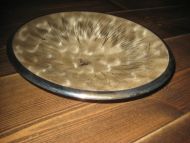 Eloksert fat på 3 føtter, 70 tallet. 26 cm i diameter.