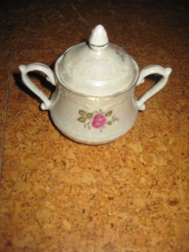 Meget pen sukkerskål 50-60 tallet?