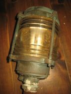 Gammel og pen lykt fra gammel skute totalt ca 27 cm høg 14 cm i diameter merka TEF SER 916