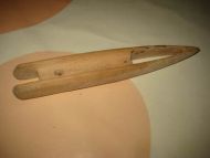 Gammelt redskap brukt til garnbøting ca 18 cm langt Tre