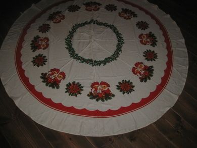 Rund juleduk fra 60-70 tallet ca 150 cm i diameter