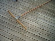 Gammel og meget forseggjort rive med tretinder 30-40 tallet