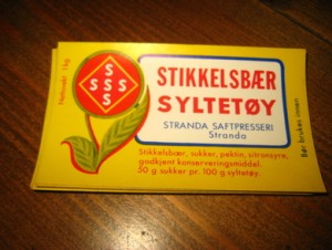 Etikett STIKKELSBÆR SYLTETØY, fra Stranda Saftpresseri, 60-70 tallet.Lag ditt eget syltetøy, og bruk en dekorati etikett. 