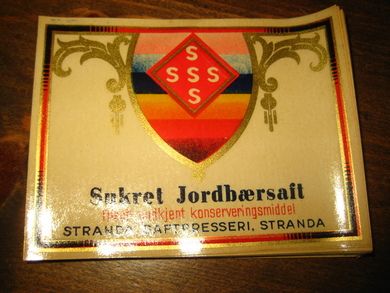 Etikett,  SUKRET JORDBÆRSAFT, fra Stranda Saftpresseri, 60-70 tallet. Lag din egen saft, og bruk en dekorati etikett. 