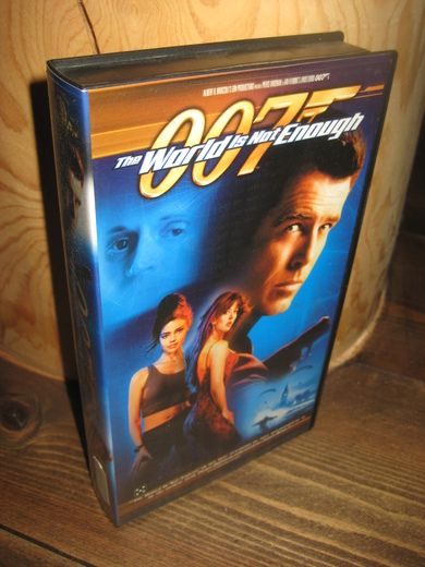007 THE WORLD IS NOT ENOUGH 15 ÅR 123 MIN 1999