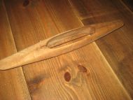 Gammel vevskyttel, ca 33 cm lang. 