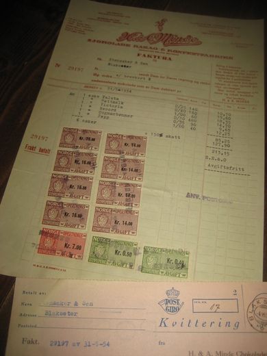 Minde SJOKOLADE - KAKAO & KONFEKTFABRIKK 31 5 1954 med kr 127 90 i stempelmerker
