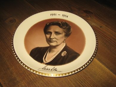 Meget pent fat Martha 1901-1954 ca 19 cm i diameter Stavangerflint